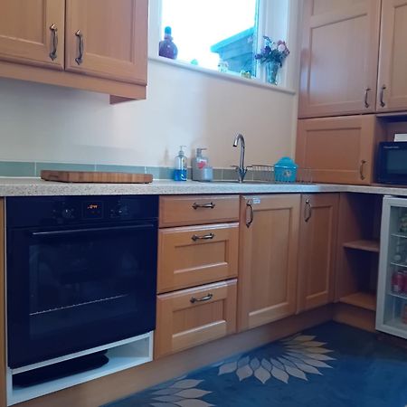 Home From Home Guesthouse 레이스톤 외부 사진
