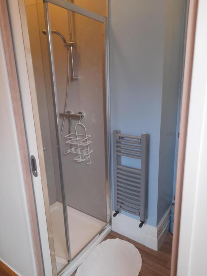 Home From Home Guesthouse 레이스톤 외부 사진