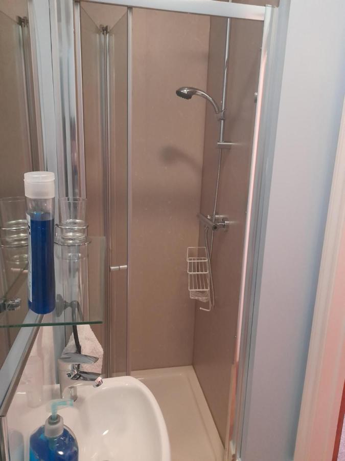Home From Home Guesthouse 레이스톤 외부 사진