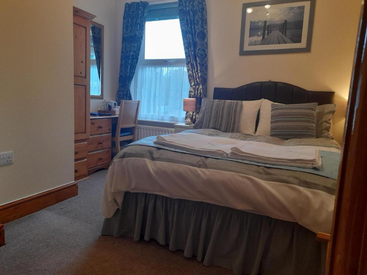 Home From Home Guesthouse 레이스톤 외부 사진