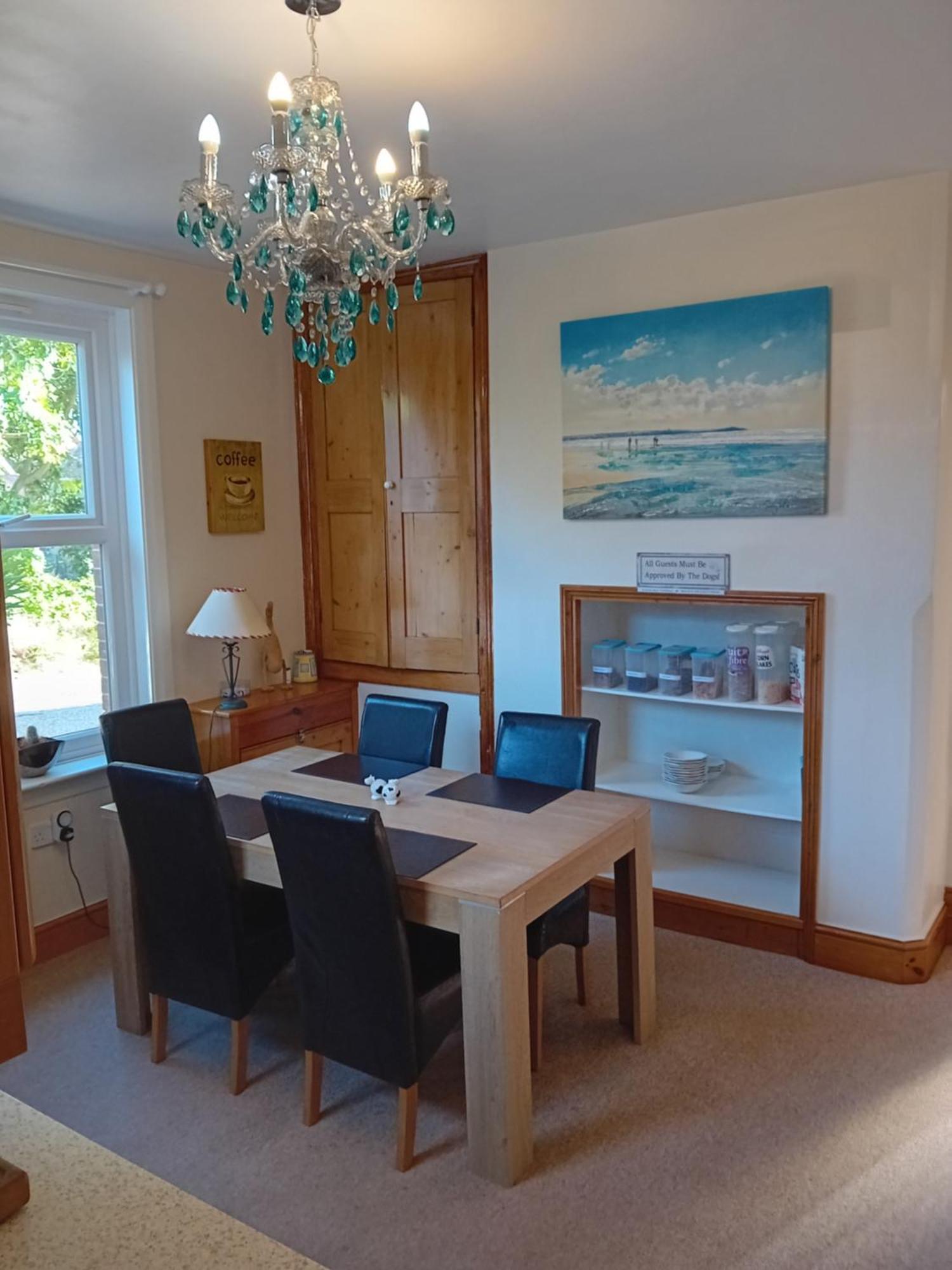 Home From Home Guesthouse 레이스톤 외부 사진