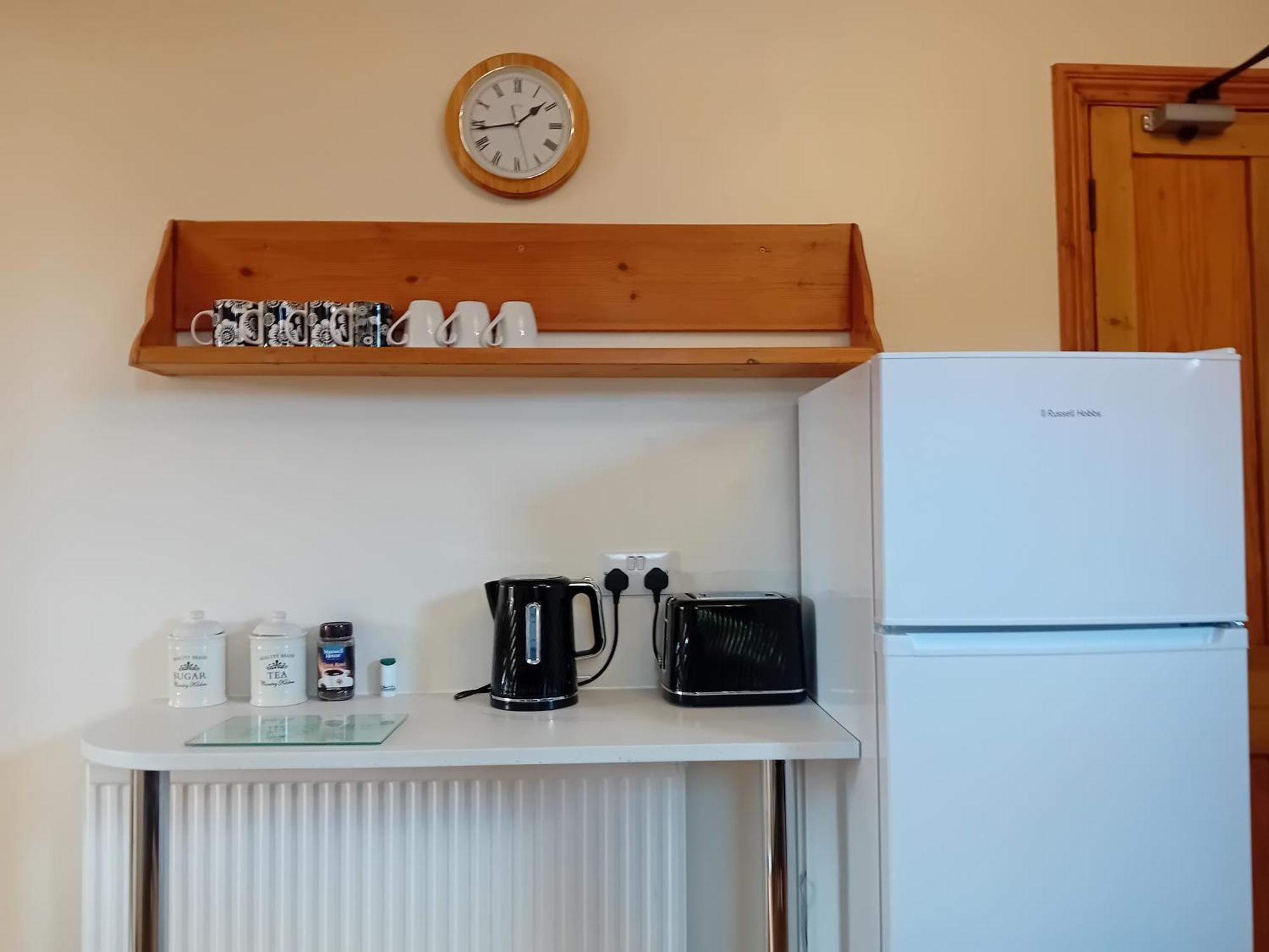 Home From Home Guesthouse 레이스톤 외부 사진