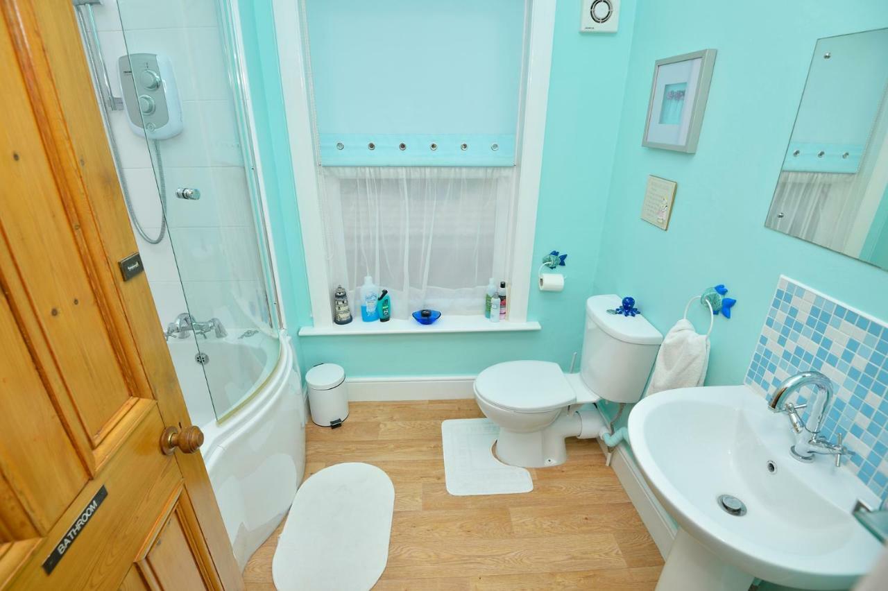 Home From Home Guesthouse 레이스톤 외부 사진